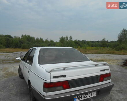 Белый Пежо 405, объемом двигателя 1.9 л и пробегом 300 тыс. км за 1600 $, фото 3 на Automoto.ua