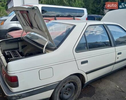 Белый Пежо 405, объемом двигателя 1.6 л и пробегом 112 тыс. км за 350 $, фото 1 на Automoto.ua