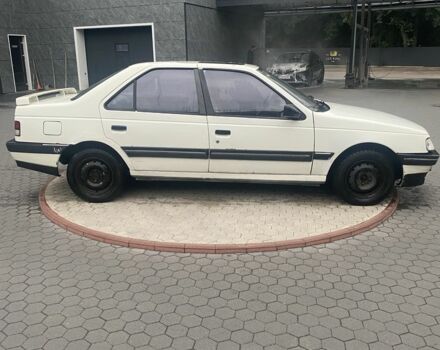 Белый Пежо 405, объемом двигателя 1.6 л и пробегом 360 тыс. км за 550 $, фото 4 на Automoto.ua