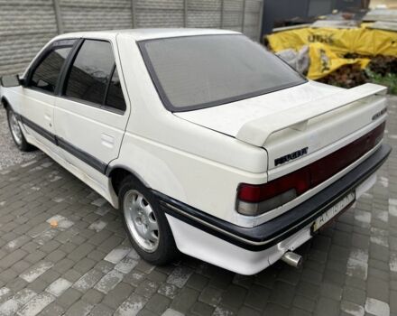 Белый Пежо 405, объемом двигателя 2 л и пробегом 160 тыс. км за 800 $, фото 3 на Automoto.ua