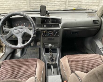 Белый Пежо 405, объемом двигателя 2 л и пробегом 160 тыс. км за 800 $, фото 7 на Automoto.ua