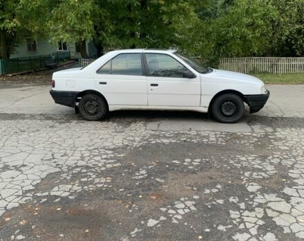 Белый Пежо 405, объемом двигателя 0 л и пробегом 1000 тыс. км за 700 $, фото 2 на Automoto.ua