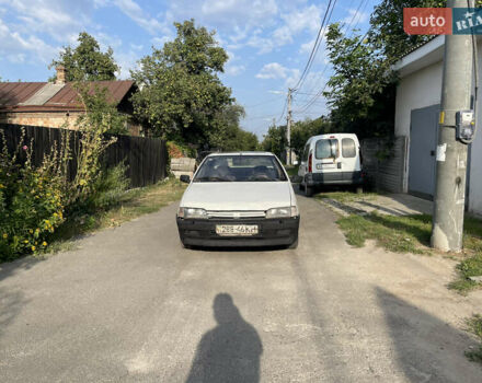 Белый Пежо 405, объемом двигателя 1.6 л и пробегом 200 тыс. км за 600 $, фото 1 на Automoto.ua