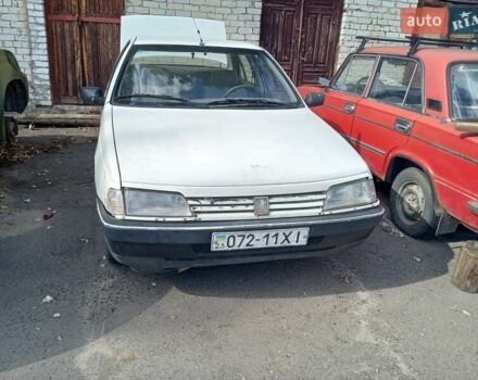 Белый Пежо 405, объемом двигателя 1.6 л и пробегом 112 тыс. км за 350 $, фото 1 на Automoto.ua