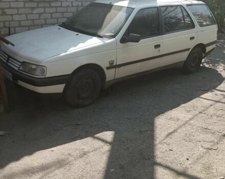 Белый Пежо 405, объемом двигателя 1.6 л и пробегом 400 тыс. км за 400 $, фото 1 на Automoto.ua