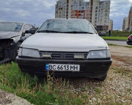Белый Пежо 405, объемом двигателя 1.6 л и пробегом 200 тыс. км за 1000 $, фото 1 на Automoto.ua