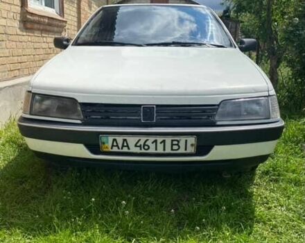 Белый Пежо 405, объемом двигателя 1.9 л и пробегом 300 тыс. км за 900 $, фото 1 на Automoto.ua