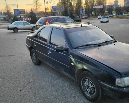 Черный Пежо 405, объемом двигателя 1.9 л и пробегом 350 тыс. км за 800 $, фото 1 на Automoto.ua