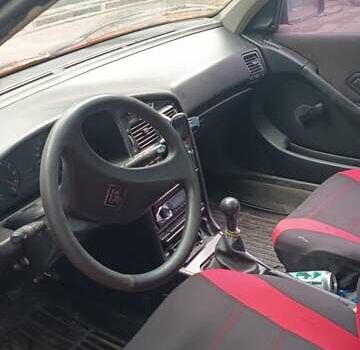 Червоний Пежо 405, об'ємом двигуна 1.58 л та пробігом 111 тис. км за 1000 $, фото 2 на Automoto.ua