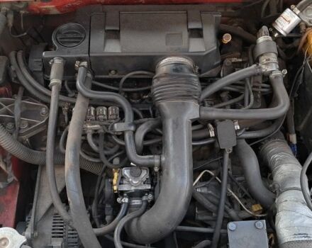 Красный Пежо 405, объемом двигателя 1.8 л и пробегом 340 тыс. км за 239 $, фото 4 на Automoto.ua