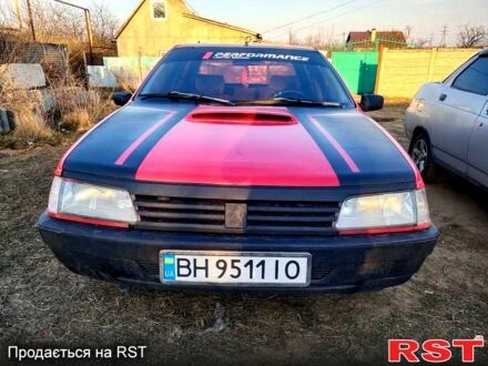 Червоний Пежо 405, об'ємом двигуна 1.9 л та пробігом 438 тис. км за 700 $, фото 1 на Automoto.ua