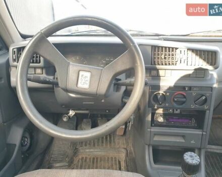 Серый Пежо 405, объемом двигателя 1.6 л и пробегом 300 тыс. км за 1700 $, фото 4 на Automoto.ua