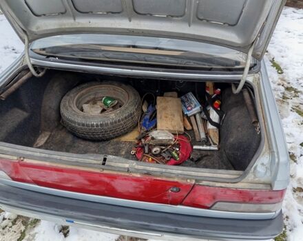 Серый Пежо 405, объемом двигателя 2 л и пробегом 300 тыс. км за 1100 $, фото 2 на Automoto.ua