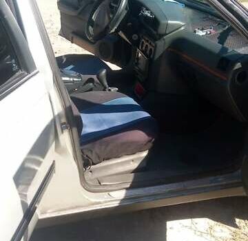 Серый Пежо 405, объемом двигателя 1.6 л и пробегом 300 тыс. км за 1500 $, фото 4 на Automoto.ua