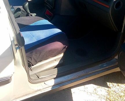 Сірий Пежо 405, об'ємом двигуна 1.6 л та пробігом 300 тис. км за 1500 $, фото 5 на Automoto.ua