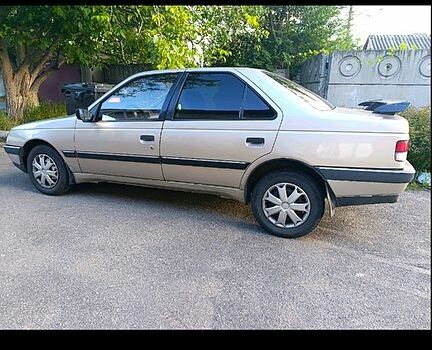 Серый Пежо 405, объемом двигателя 1.9 л и пробегом 330 тыс. км за 1290 $, фото 1 на Automoto.ua