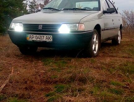 Серый Пежо 405, объемом двигателя 1.6 л и пробегом 300 тыс. км за 1500 $, фото 1 на Automoto.ua