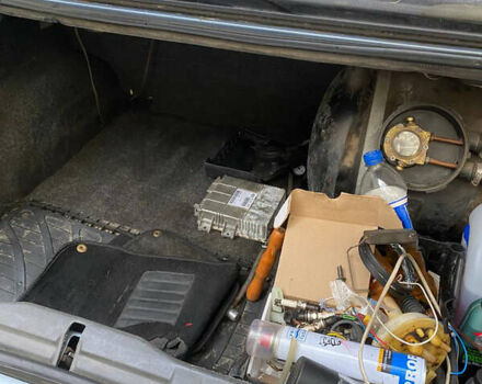 Синий Пежо 405, объемом двигателя 1.6 л и пробегом 380 тыс. км за 1000 $, фото 5 на Automoto.ua