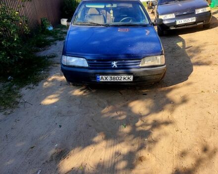Синий Пежо 405, объемом двигателя 1.6 л и пробегом 250 тыс. км за 800 $, фото 1 на Automoto.ua