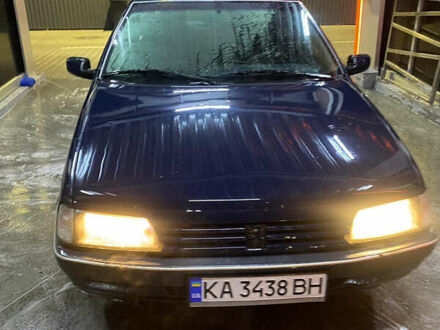Синій Пежо 405, об'ємом двигуна 1.8 л та пробігом 200 тис. км за 1550 $, фото 1 на Automoto.ua