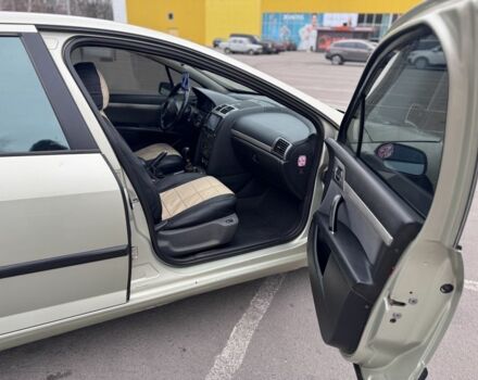 Бежевый Пежо 407, объемом двигателя 1.7 л и пробегом 254 тыс. км за 2850 $, фото 7 на Automoto.ua