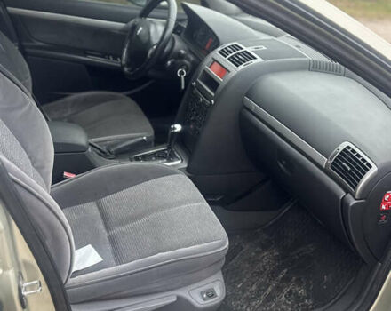 Бежевый Пежо 407, объемом двигателя 2 л и пробегом 238 тыс. км за 3799 $, фото 20 на Automoto.ua