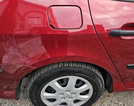 Красный Пежо 407, объемом двигателя 1.75 л и пробегом 303 тыс. км за 4500 $, фото 11 на Automoto.ua