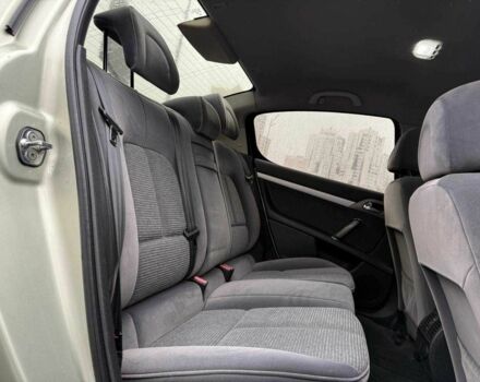 Серый Пежо 407, объемом двигателя 0 л и пробегом 148 тыс. км за 4790 $, фото 10 на Automoto.ua