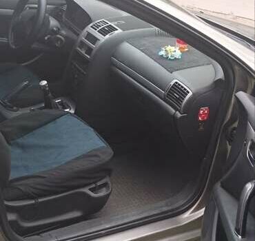 Серый Пежо 407, объемом двигателя 1.8 л и пробегом 220 тыс. км за 3500 $, фото 10 на Automoto.ua