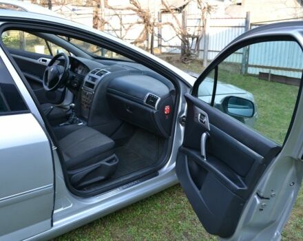 Серый Пежо 407, объемом двигателя 2 л и пробегом 250 тыс. км за 4362 $, фото 3 на Automoto.ua