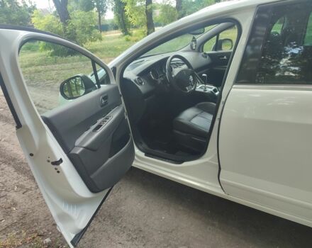 Білий Пежо 5008, об'ємом двигуна 1.6 л та пробігом 200 тис. км за 8500 $, фото 4 на Automoto.ua