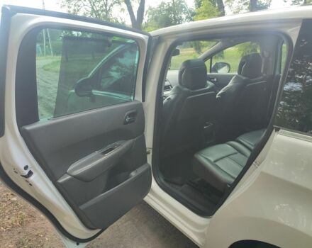 Білий Пежо 5008, об'ємом двигуна 1.6 л та пробігом 200 тис. км за 8500 $, фото 1 на Automoto.ua