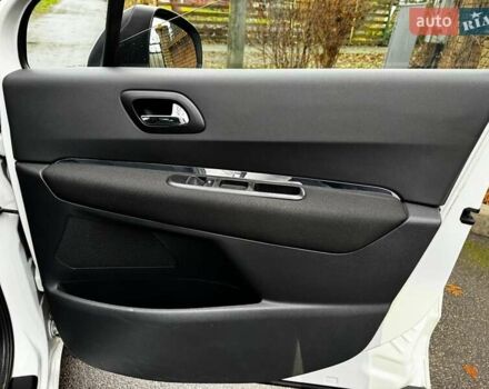 Белый Пежо 5008, объемом двигателя 1.6 л и пробегом 272 тыс. км за 8490 $, фото 24 на Automoto.ua