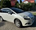 Белый Пежо 5008, объемом двигателя 1.56 л и пробегом 335 тыс. км за 7500 $, фото 1 на Automoto.ua