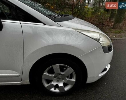 Белый Пежо 5008, объемом двигателя 1.6 л и пробегом 272 тыс. км за 8490 $, фото 4 на Automoto.ua