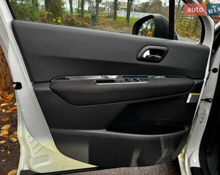 Белый Пежо 5008, объемом двигателя 1.6 л и пробегом 272 тыс. км за 8490 $, фото 8 на Automoto.ua