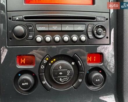 Белый Пежо 5008, объемом двигателя 1.6 л и пробегом 272 тыс. км за 8490 $, фото 13 на Automoto.ua