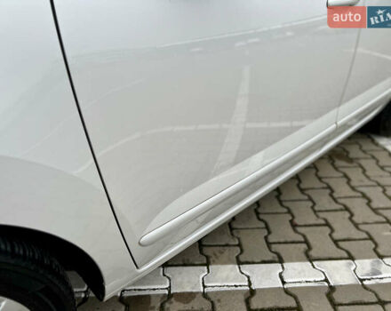 Белый Пежо 5008, объемом двигателя 2 л и пробегом 264 тыс. км за 9850 $, фото 32 на Automoto.ua