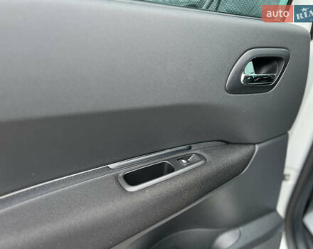 Белый Пежо 5008, объемом двигателя 2 л и пробегом 264 тыс. км за 9850 $, фото 81 на Automoto.ua