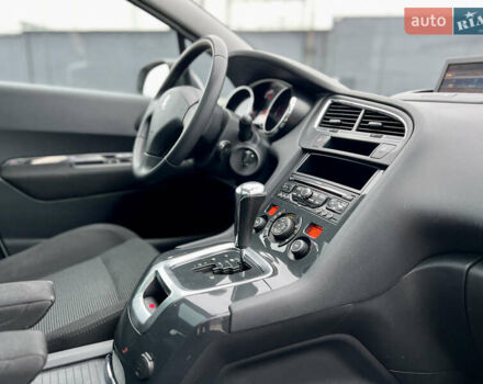 Белый Пежо 5008, объемом двигателя 2 л и пробегом 264 тыс. км за 9850 $, фото 117 на Automoto.ua