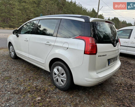 Белый Пежо 5008, объемом двигателя 2 л и пробегом 214 тыс. км за 8400 $, фото 7 на Automoto.ua