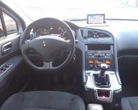 Белый Пежо 5008, объемом двигателя 2 л и пробегом 228 тыс. км за 7000 $, фото 22 на Automoto.ua