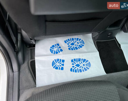 Белый Пежо 5008, объемом двигателя 2 л и пробегом 264 тыс. км за 9850 $, фото 85 на Automoto.ua