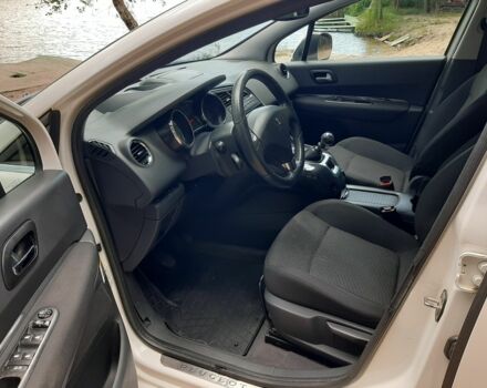 Белый Пежо 5008, объемом двигателя 2 л и пробегом 212 тыс. км за 8500 $, фото 3 на Automoto.ua