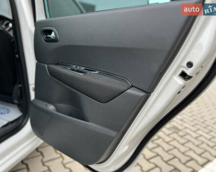 Белый Пежо 5008, объемом двигателя 2 л и пробегом 264 тыс. км за 9850 $, фото 106 на Automoto.ua