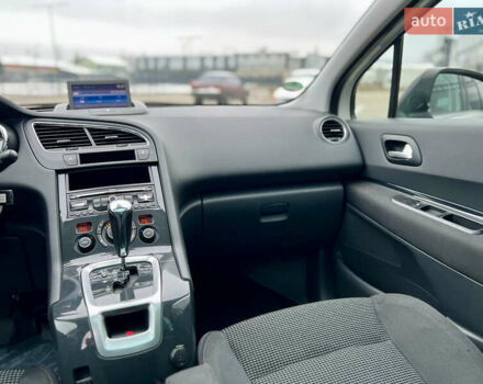 Белый Пежо 5008, объемом двигателя 2 л и пробегом 264 тыс. км за 9850 $, фото 95 на Automoto.ua