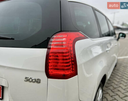 Белый Пежо 5008, объемом двигателя 2 л и пробегом 264 тыс. км за 9850 $, фото 47 на Automoto.ua