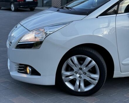 Белый Пежо 5008, объемом двигателя 1.6 л и пробегом 205 тыс. км за 9000 $, фото 2 на Automoto.ua