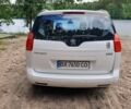 Белый Пежо 5008, объемом двигателя 2 л и пробегом 212 тыс. км за 8500 $, фото 5 на Automoto.ua