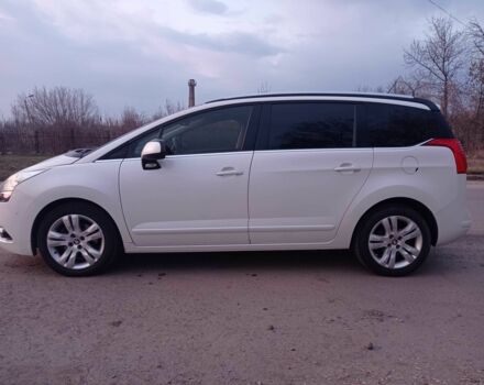 Белый Пежо 5008, объемом двигателя 2 л и пробегом 228 тыс. км за 7000 $, фото 4 на Automoto.ua